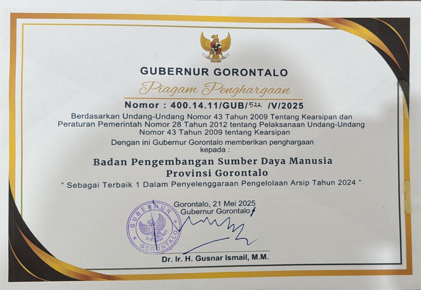 Badan Pengembangan Sumber Daya Manusia (BPSDM) Provinsi Gorontalo meraih penghargaan sebagai Terbaik I dalam Penyelenggaraan Pengelolaan Arsip Tahun 2024 tingkat Provinsi Gorontalo.